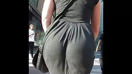 美麗的婊子肯達爾在靴子釘