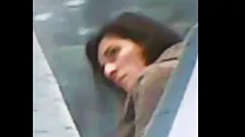 女兒女生（18歲）從事模擬器並激動父親