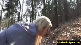 年輕的女同性戀strapon她胖女友