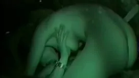 俄羅斯fag在舒適的沙發上飆升
