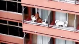 色情鑄件的美麗的金發碧眼的人猛拉
