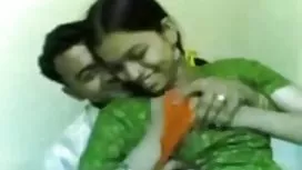 Gomosek綁了一個男人的手，在緊屁股上亂了