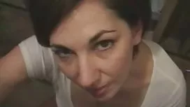白人與一個黑人婦女與一個大陰蒂進行第一人稱性行為