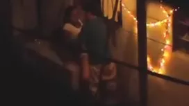 戴眼鏡的傢伙亂搞和他的cums