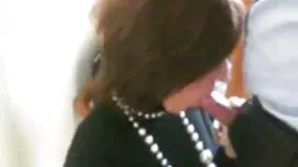 成熟的Lovelace撕掉了街上的年輕人