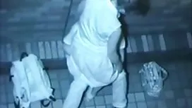 Hurley以各種姿勢被賦予小丑