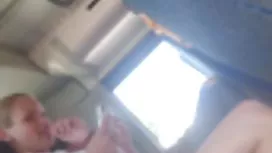 豐滿的蒂芙尼從夥伴那裡得到了屁股
