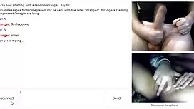 纖細的金發女郎用振動器讓自己達到了高潮