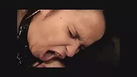 魚網絲襪的熱賤人在她的緊身屁股中需要一個健康的傢伙