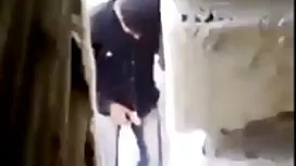 捷克大山雀女同性戀舔她的帽子