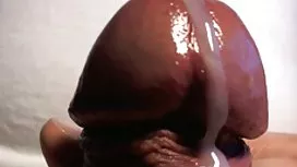 與成熟的戀人一起切割年輕小雞的優秀性愛場面