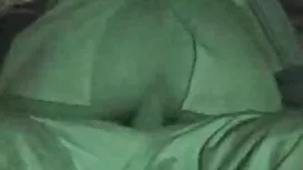 那傢伙在派對上撿到一個好玩的寶貝，然後帶回家和性交