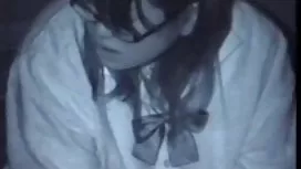 一個男人在一個華麗的女孩與硅膠山雀的大屁股粘針