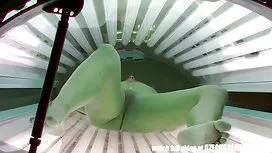 骯髒的蕩婦受到她繼父的懲罰和打屁股