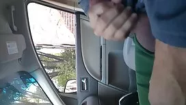 這名刑訊逼供者在大屁股上打了一個奴隸