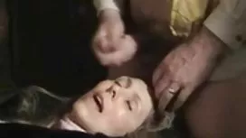 拉達米切爾在電影假日之戀中閃現了胸部
