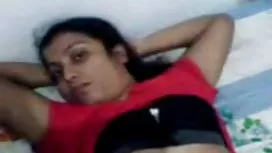 長發的俄羅斯男孩prisunul他的朋友女孩