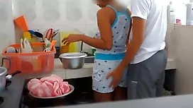 處女屁股的苗條尼基傢伙zhahnul