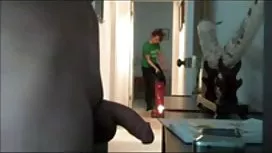 女孩私下輕輕地撫摸一個大胸部